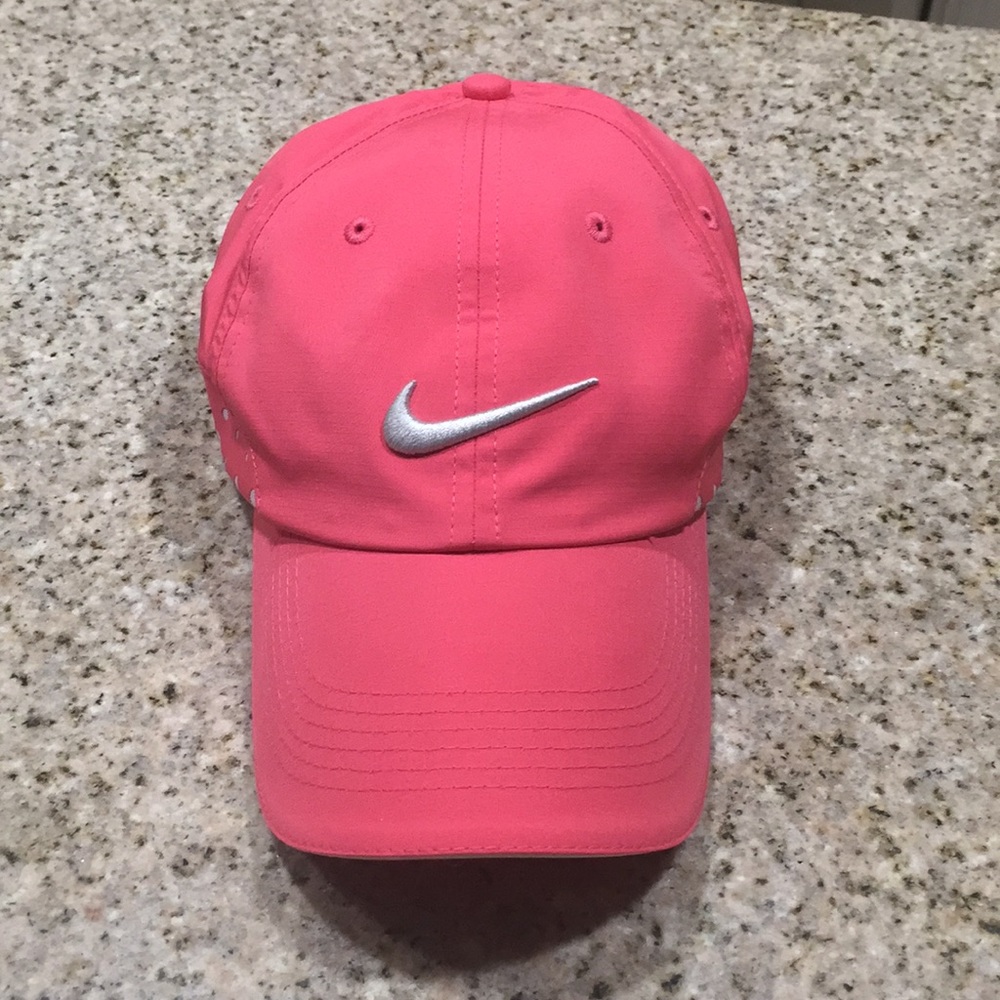 Nike Golf Hat!! GREAT CONDITION!